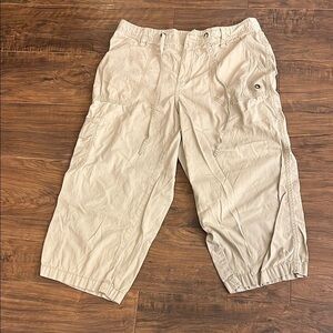 Women’s Basic Editions Khaki Capris, Sz M